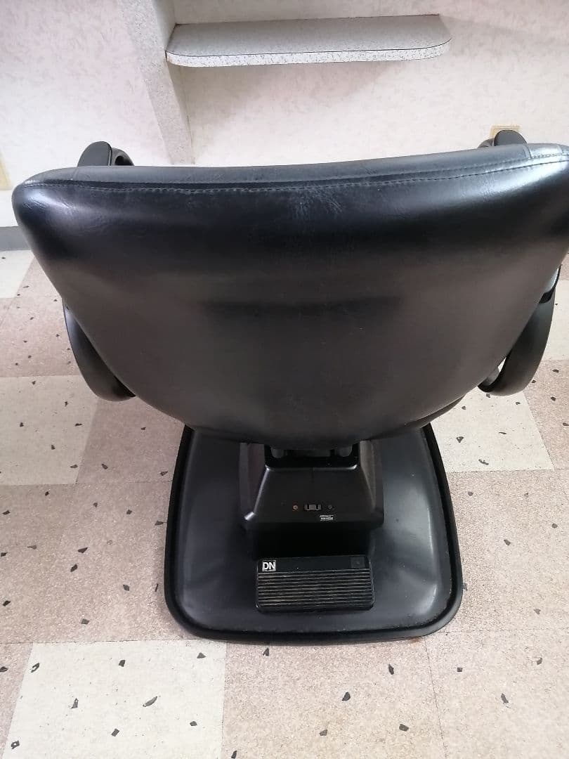 タカラベルモント合成皮革の電動美容院用カット椅子③