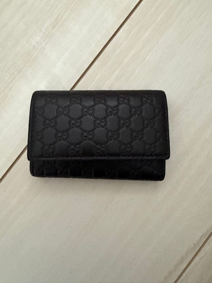 Gucci ブラック レザー キーケース