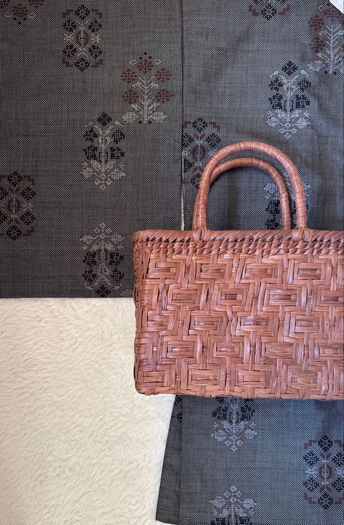 おしゃれな　本場大島紬　7マルキ　正絹