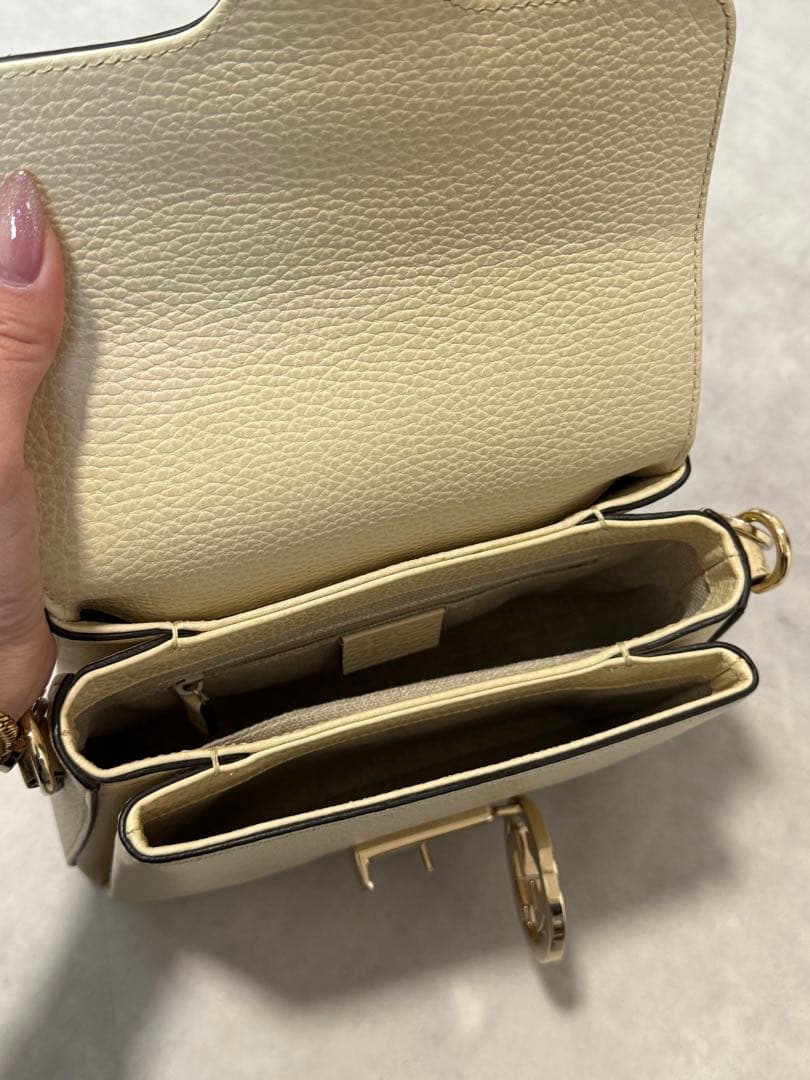 GUCCI アイボリー ショルダーバッグ