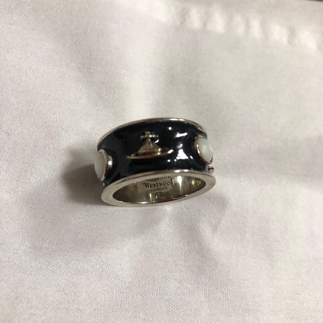 ヴィヴィアン・ウエストウッドのキングリング（オーブ、ブラック、シルバー925製）