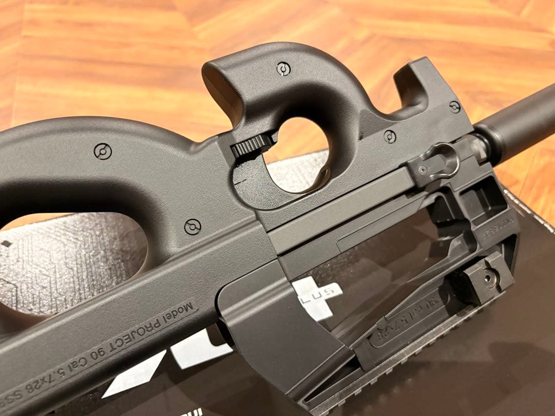 東京マルイ　P90プラス　P90+ サイレンサー　バッテリー・充電器　セット