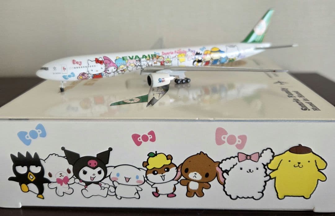 EVA AIR エバー航空 777-300ER ハローキティ Ph 1:500