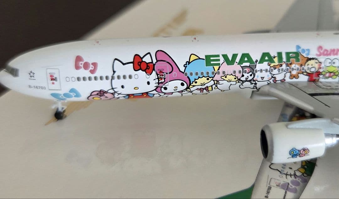 EVA AIR エバー航空 777-300ER ハローキティ Ph 1:500