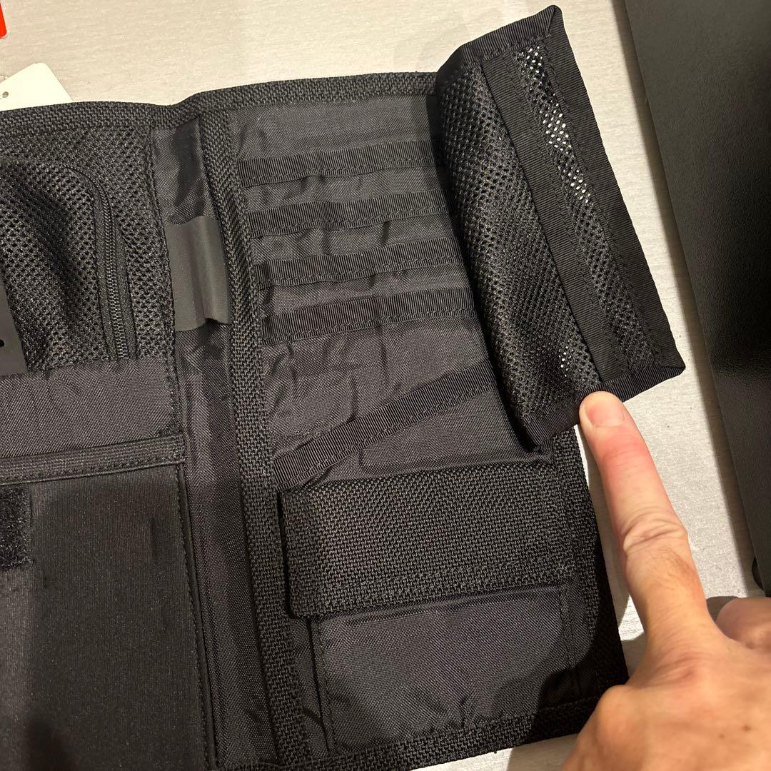 新品限定完売！ノースフェイスシャトルトラベルウォレット/ブラックパスポートケース