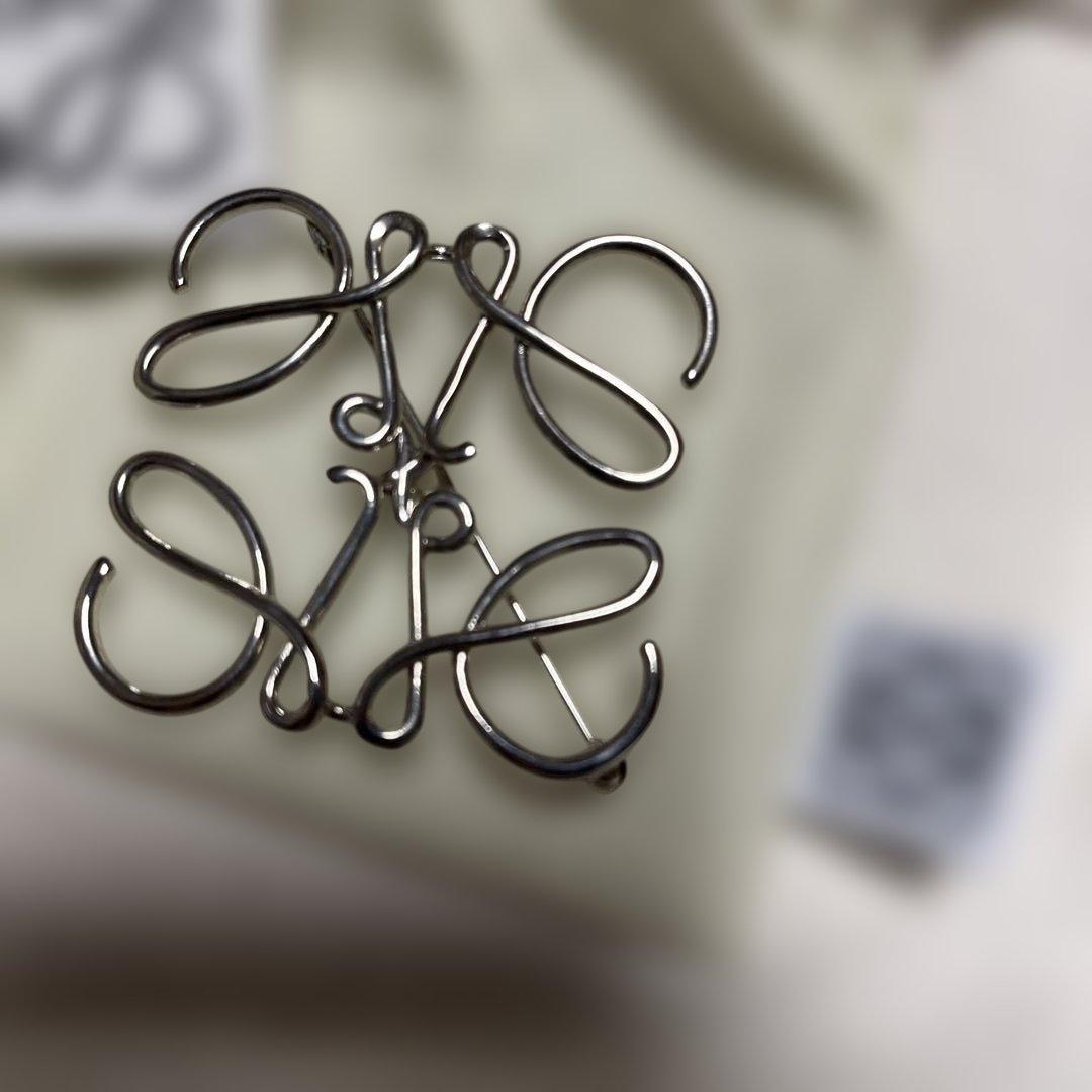 LOEWE ロエベ アナグラム ブローチ シルバー