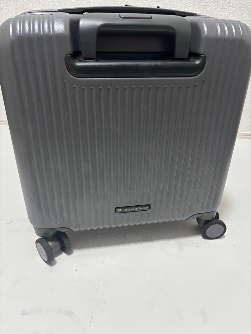 イノベーターグレーキャリーケース