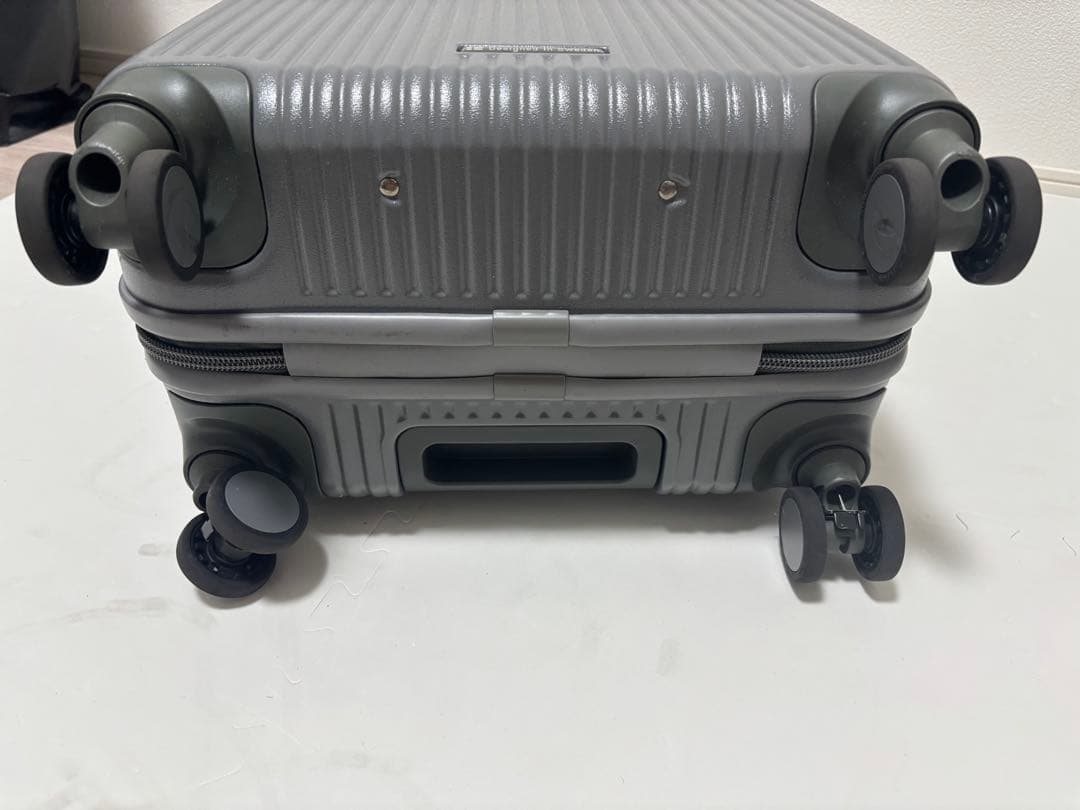 イノベーターグレーキャリーケース