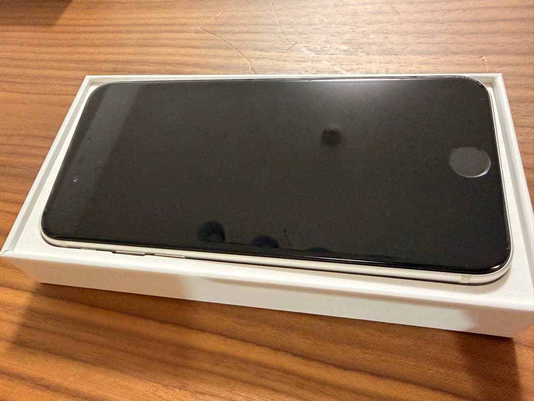 Apple iPhone SE (第3世代) 64GB スターライト