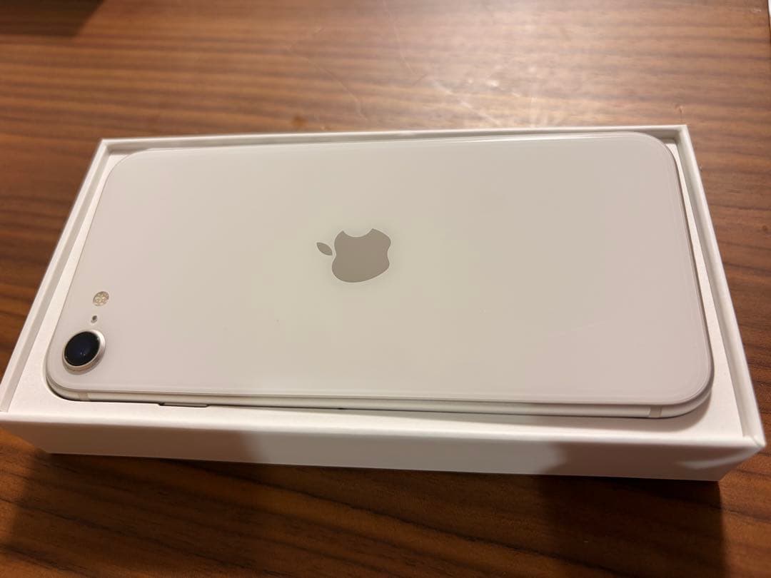 Apple iPhone SE (第3世代) 64GB スターライト