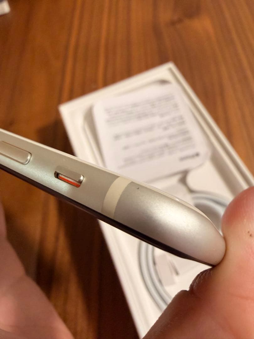 Apple iPhone SE (第3世代) 64GB スターライト