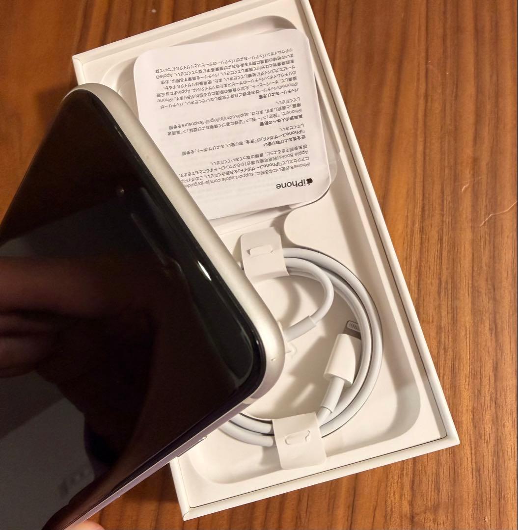 Apple iPhone SE (第3世代) 64GB スターライト