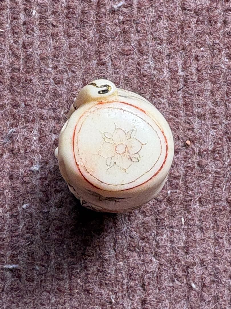 【中国伝統工芸】骨調刻 根付け 仙人像 彫刻 約5cm あたたかみのある表情