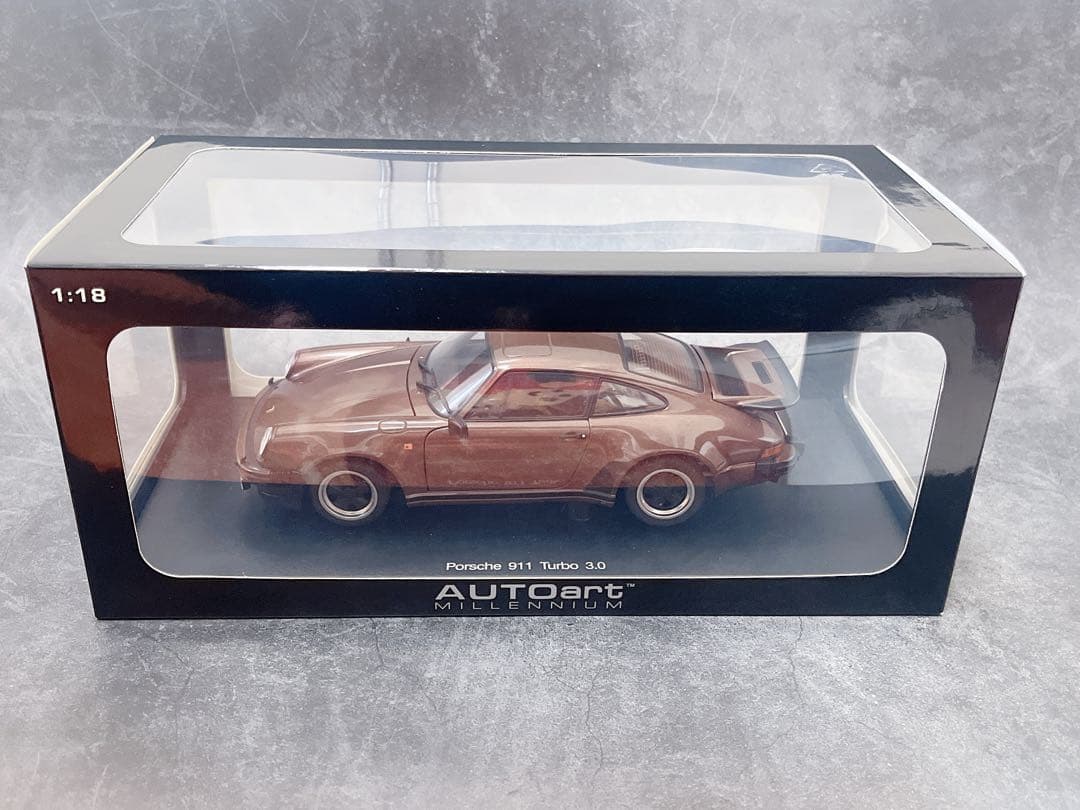 1/18 AUTOart ポルシェ 911 (930) 3.0 ターボ