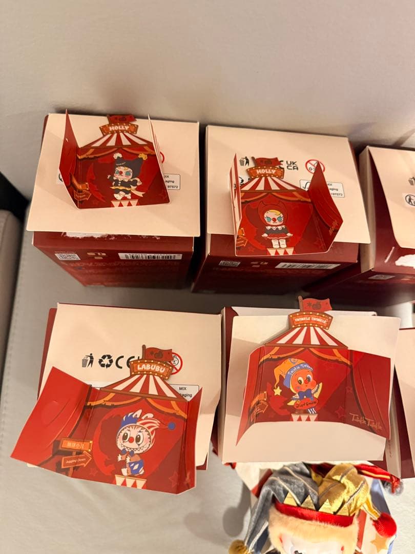 ラブブ　WHY SO SERIOUS POP MART