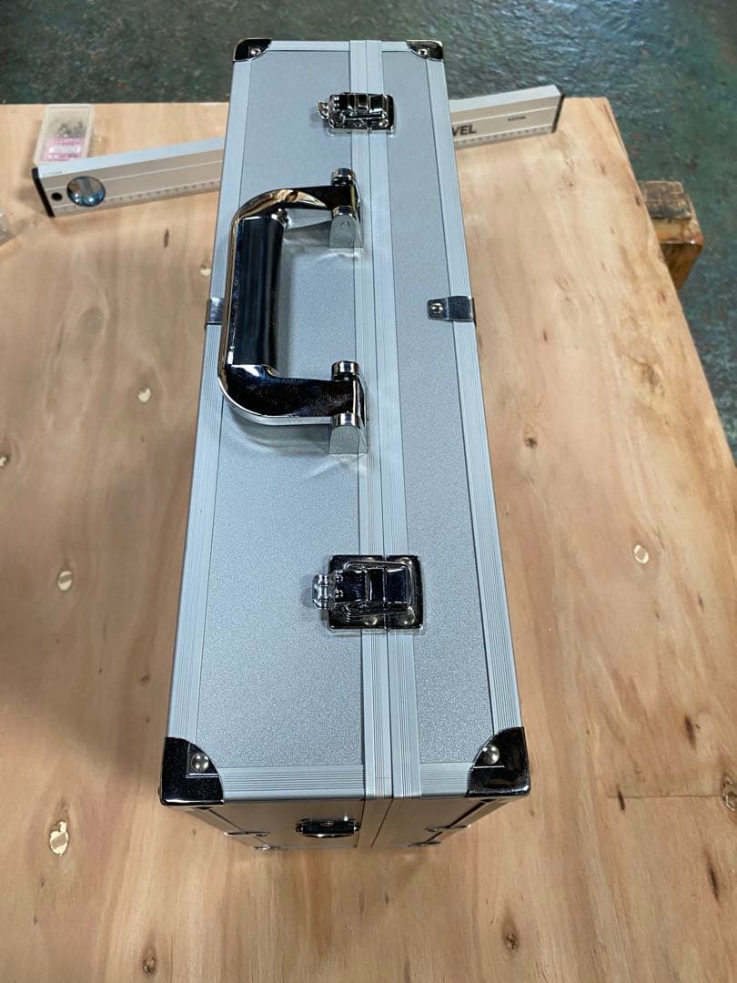 最終価格　TOYGER アタッシュケース シルバー