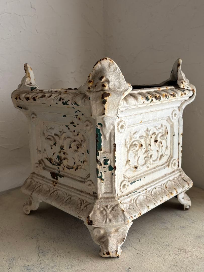 フランスアンティーク 鋳鉄製 白いプランター　ガーデニング