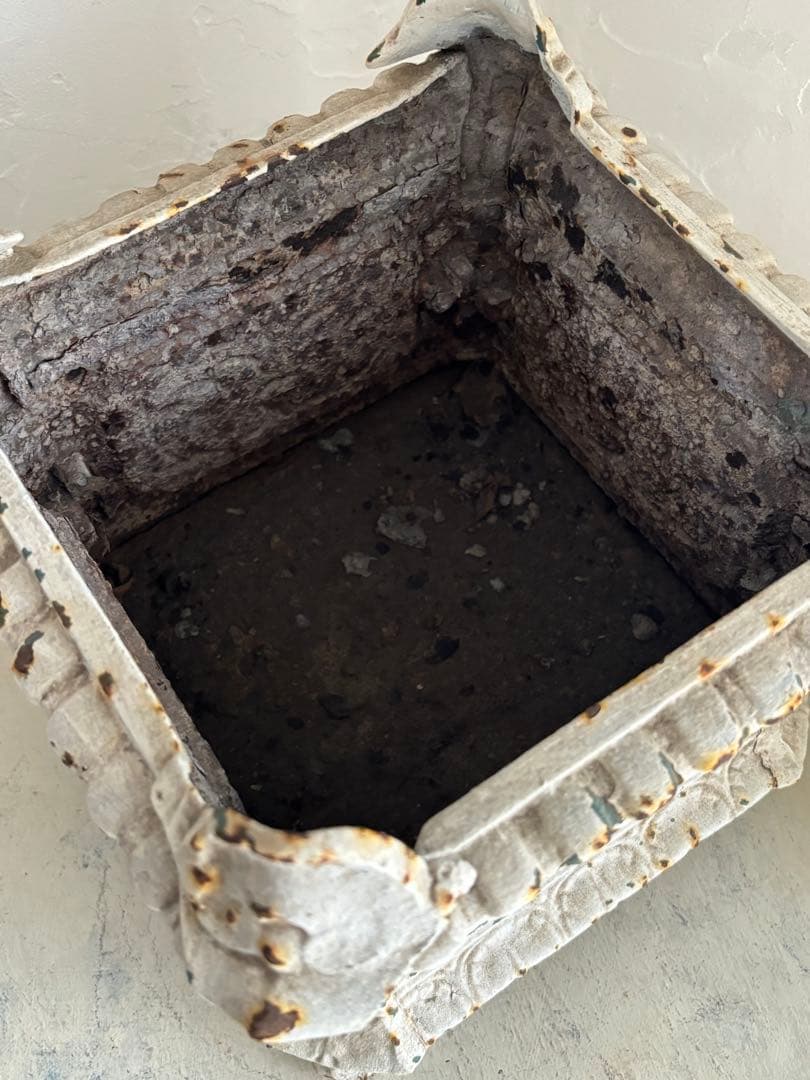 フランスアンティーク 鋳鉄製 白いプランター　ガーデニング