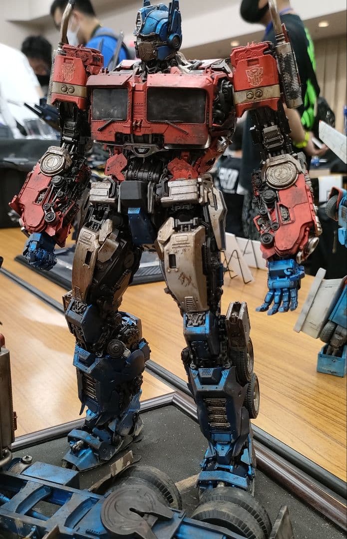 yolopark オプティマス・プライム塗装済み完成品