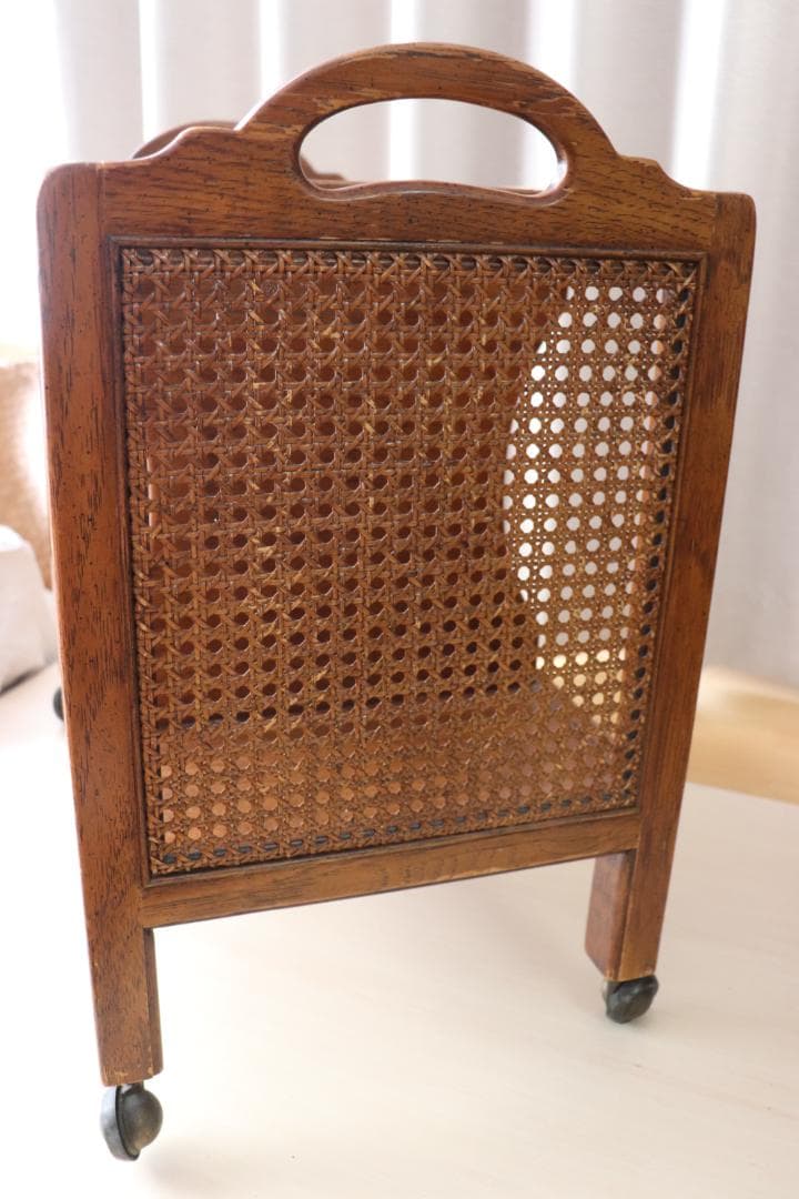 木製　マガジンラック サイドテーブル　キャスター付き