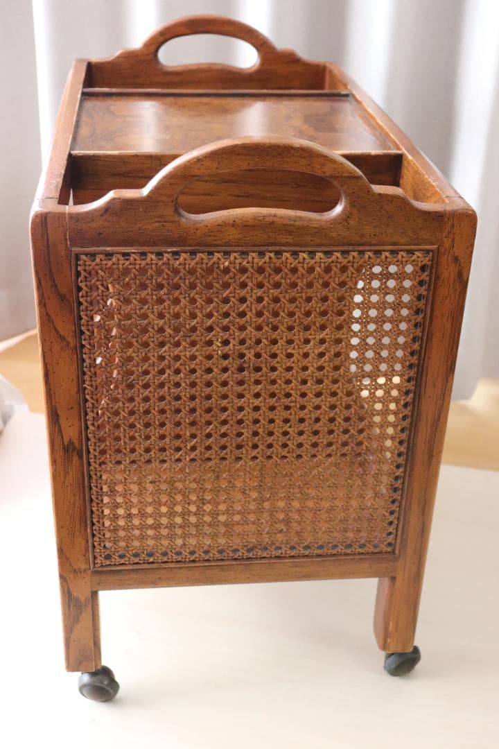 木製　マガジンラック サイドテーブル　キャスター付き