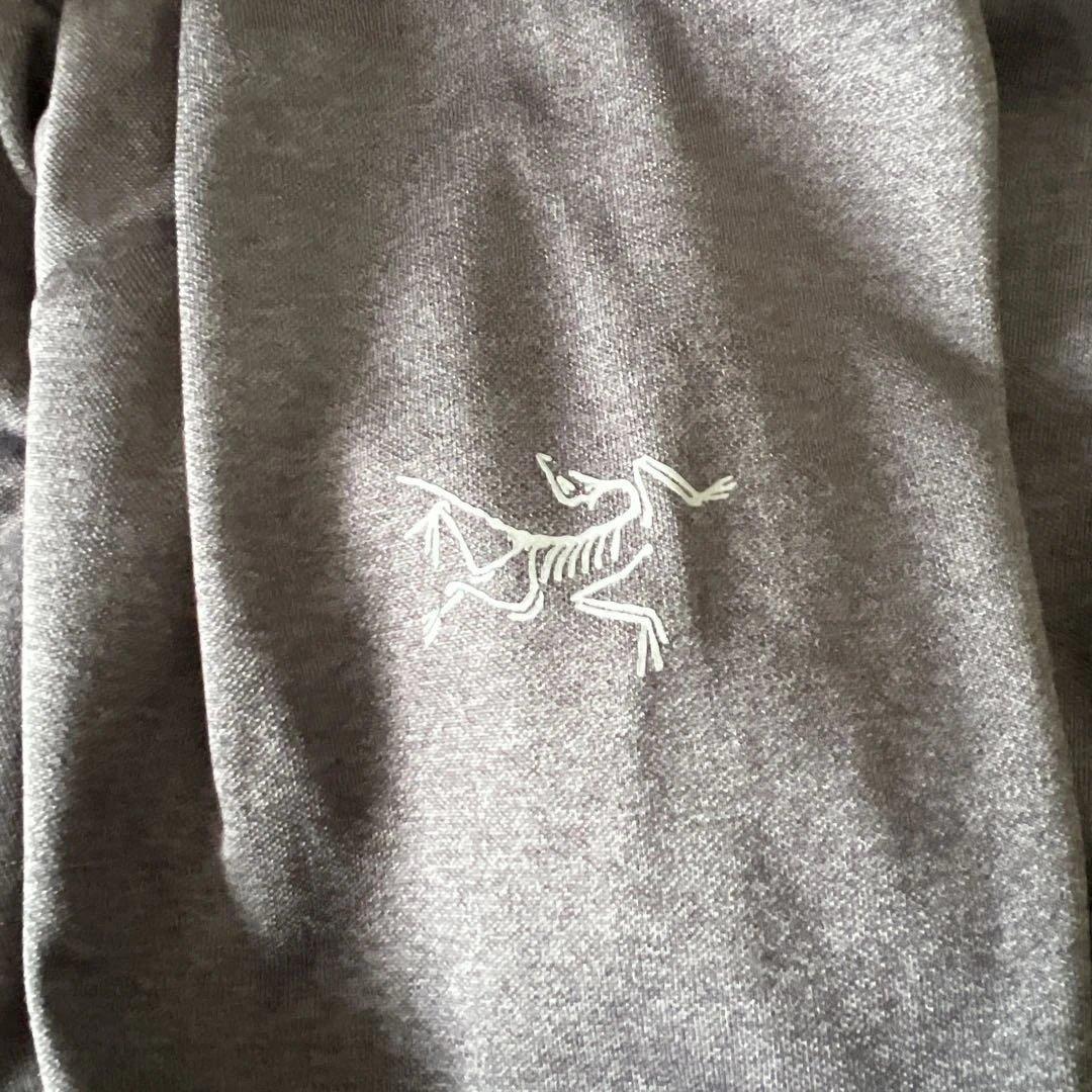 Arc'teryx ダークグレー フルジッパー パーカー