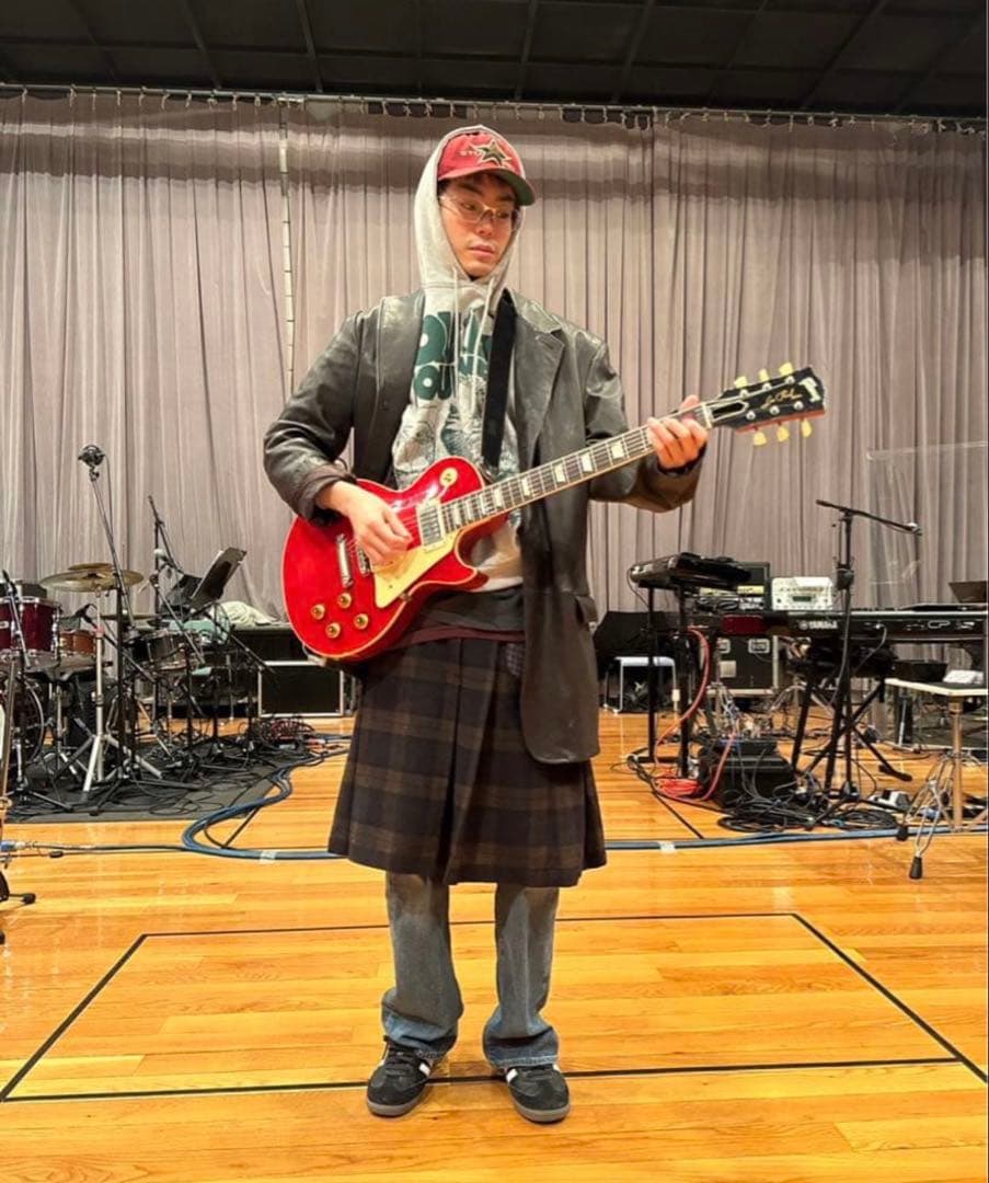 菅田将暉　QJ フーディー　グレイL