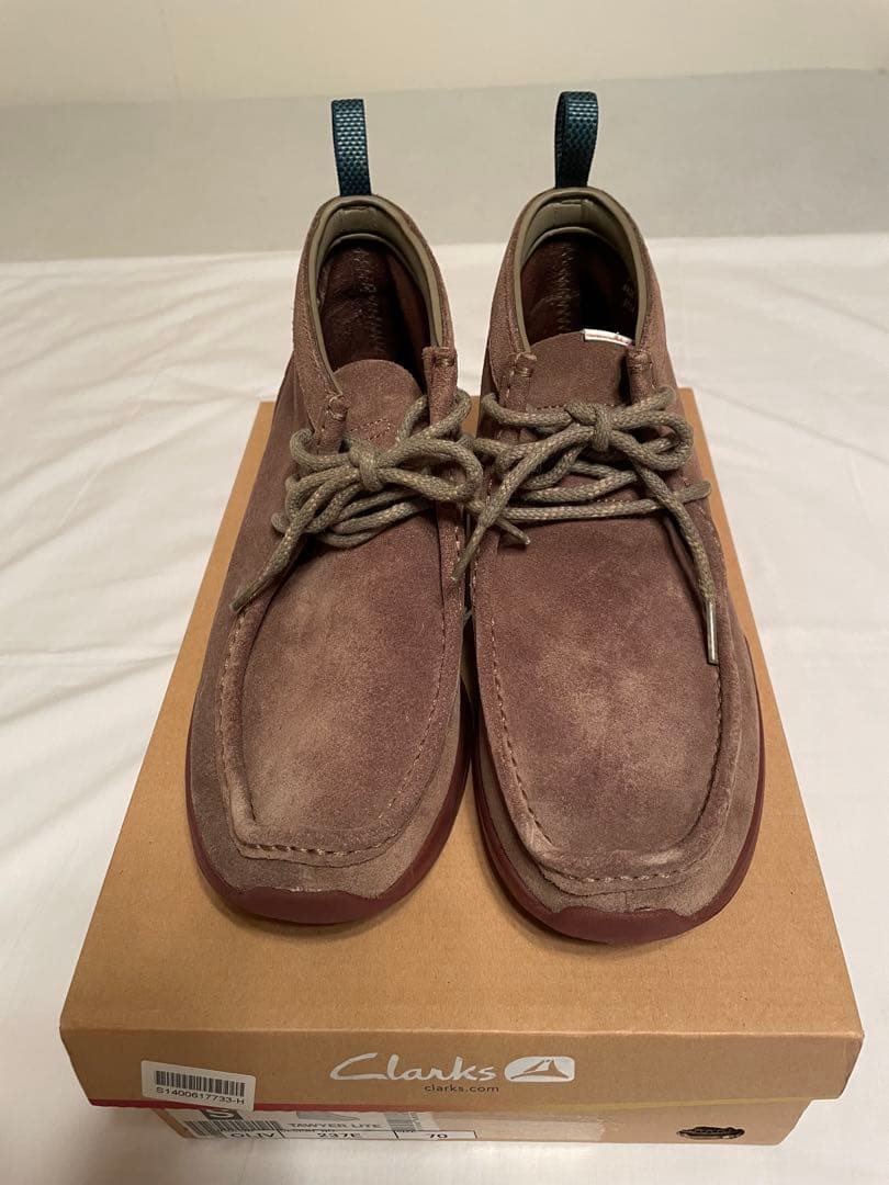 【新品・未使用】Clarks Wallabeeスウェード オリーブ25.0㎝