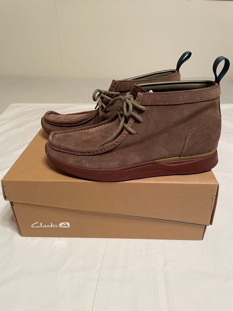 【新品・未使用】Clarks Wallabeeスウェード オリーブ25.0㎝