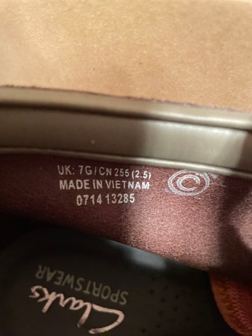 【新品・未使用】Clarks Wallabeeスウェード オリーブ25.0㎝