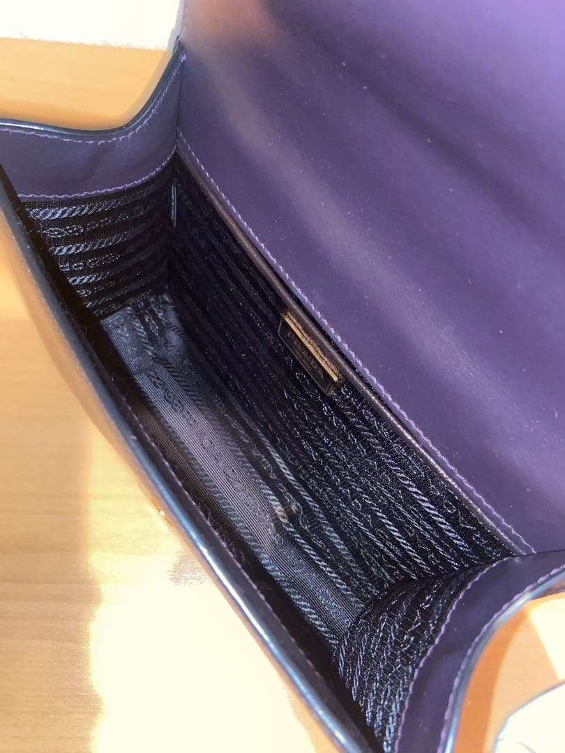 PRADA サフィアーノレザーバッグ　紫