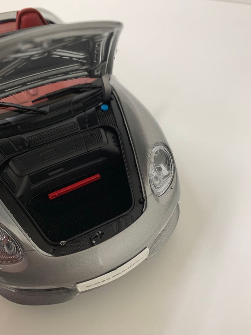 ポルシェ ボクスター 1/18 ミニカー シルバー/レッド