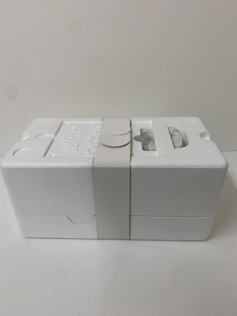 ポルシェ ボクスター 1/18 ミニカー シルバー/レッド