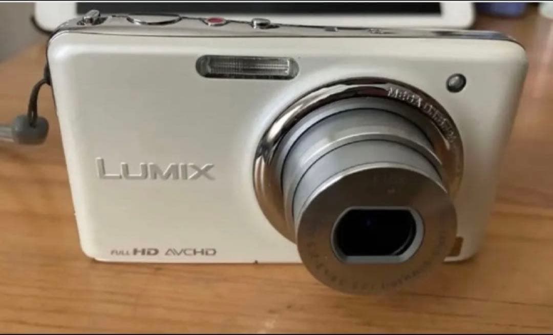 Panasonic パナソニック　デジタルカメラ　LUMIX FX77 ホワイト