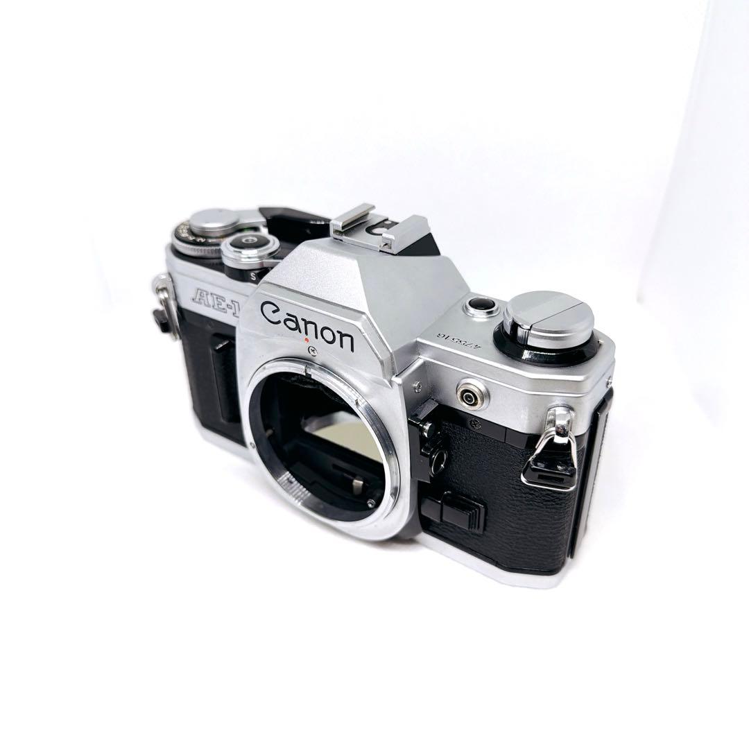 【極上品】 CANON AE-1 シルバー フィルムカメラ　ストラップ付 完動品