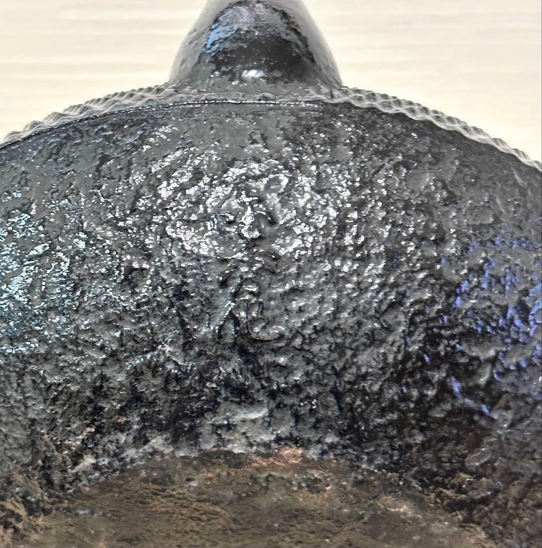 未使用品、供箱付　南部名工金秀 及春鋳造 算盤形捻鉉アラレ　南部鉄瓶　南部鉄器