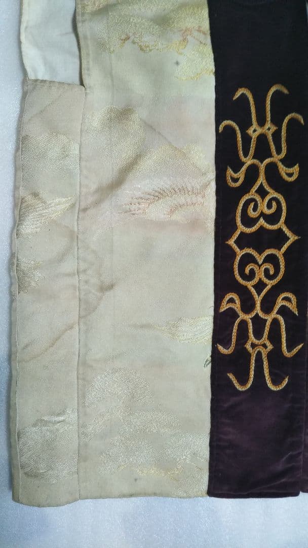 アイヌ衣装!豪華金色刺繍