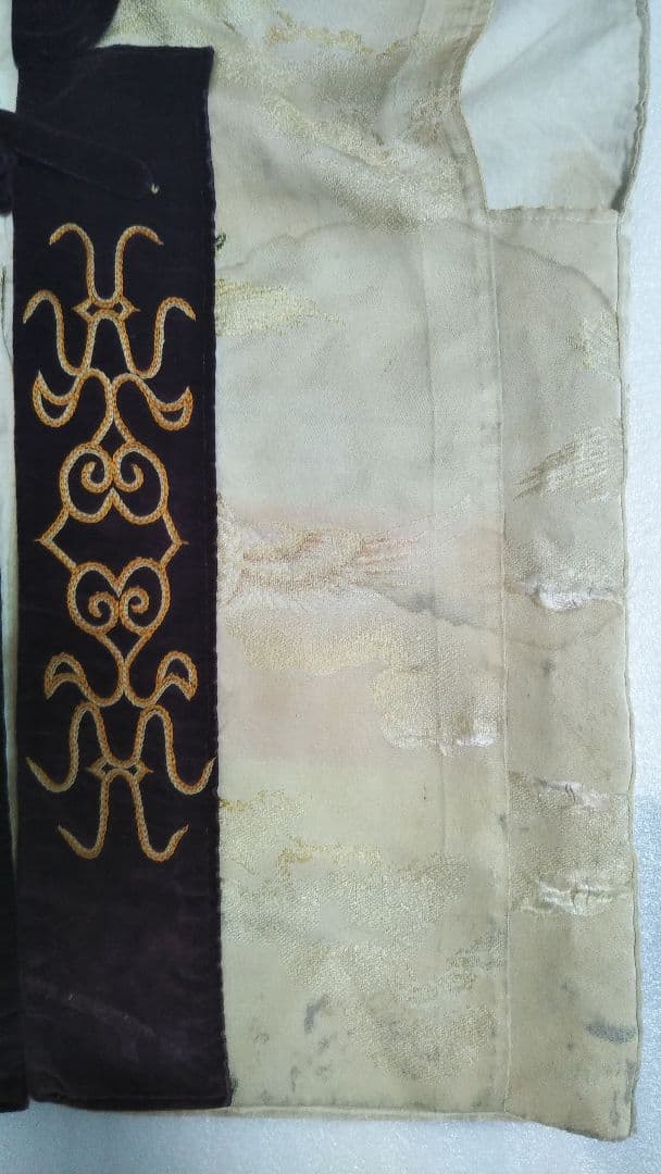 アイヌ衣装!豪華金色刺繍