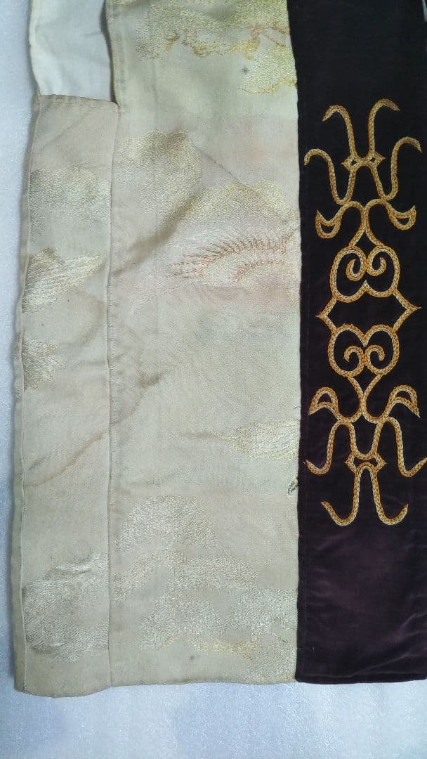 アイヌ衣装!豪華金色刺繍