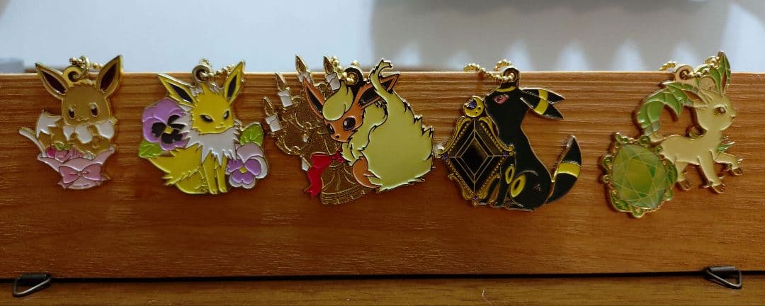 イーブイ　グレイシア　ブラッキー等　メタルチャームセット