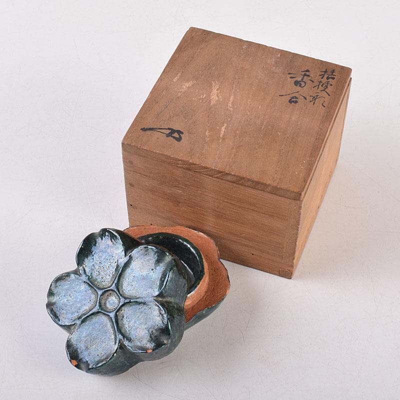 茶道具　色絵　桔梗形　香合　在銘　花押付時代箱　C　R9022