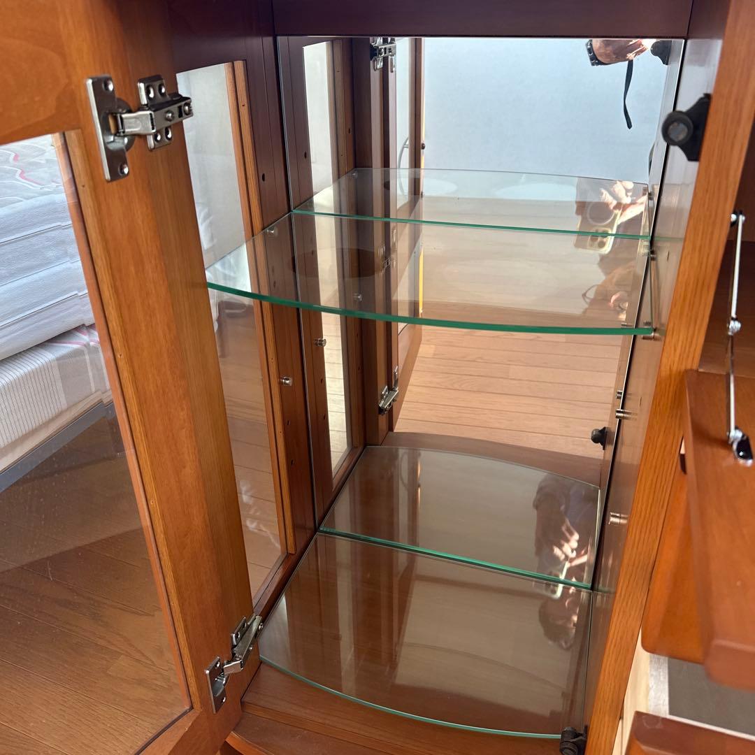 【おすぎです】高級ブラウン木製キャビネット ガラス扉付き（美品）