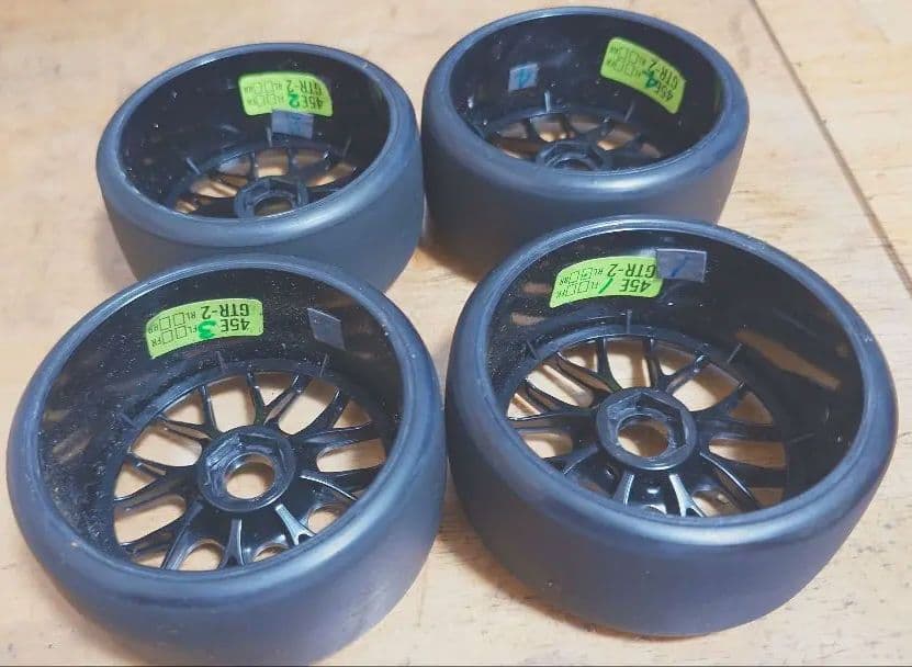 ＧＴクラス用（インファーノＧＴなど）タイヤ　７セットプラス　おまけタイヤ