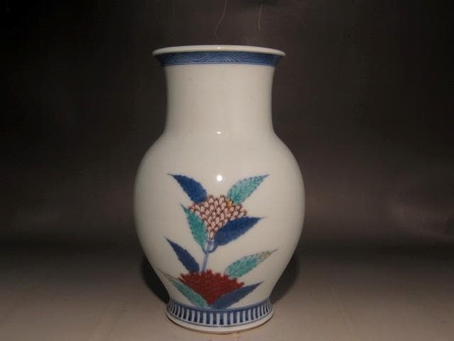 １３代今泉右衛門　色鍋島藤袴花瓶　美しい景色　r328