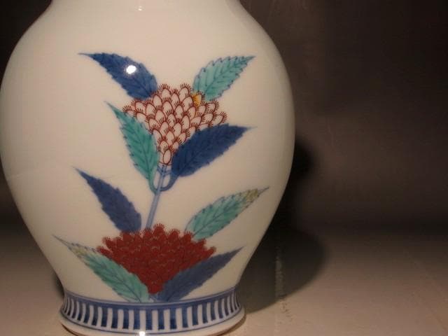 １３代今泉右衛門　色鍋島藤袴花瓶　美しい景色　r328