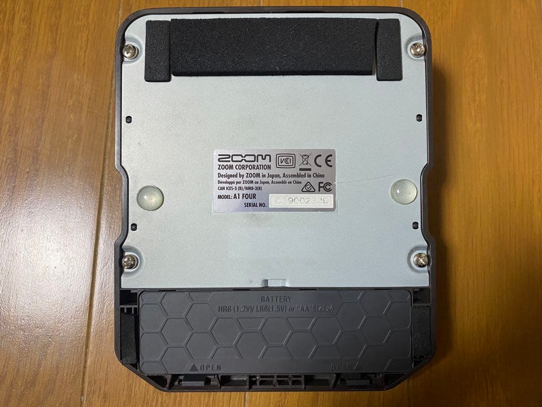 ZOOM A1 FOUR マルチエフェクトプロセッサー