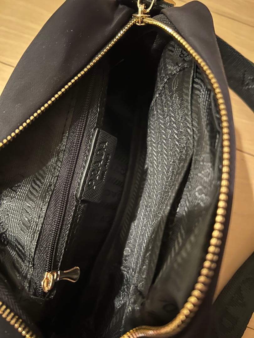 お値下げ中♡早い者勝ちPRADA ブラックショルダーバッグ　新品未使用♡