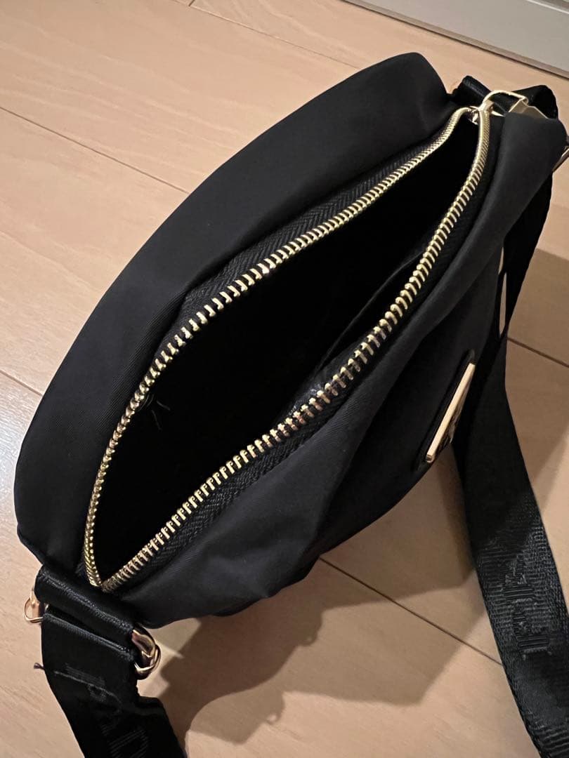 お値下げ中♡早い者勝ちPRADA ブラックショルダーバッグ　新品未使用♡