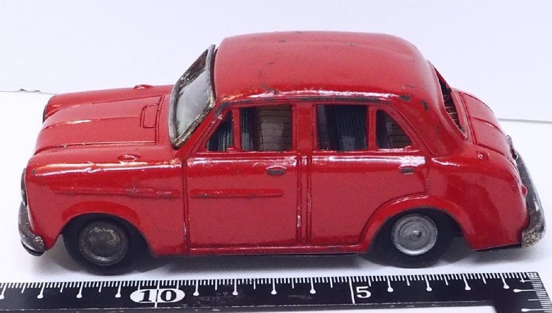 萬代屋【ダットサン セダン1000赤】ブリキtin toy car自動車【箱無】