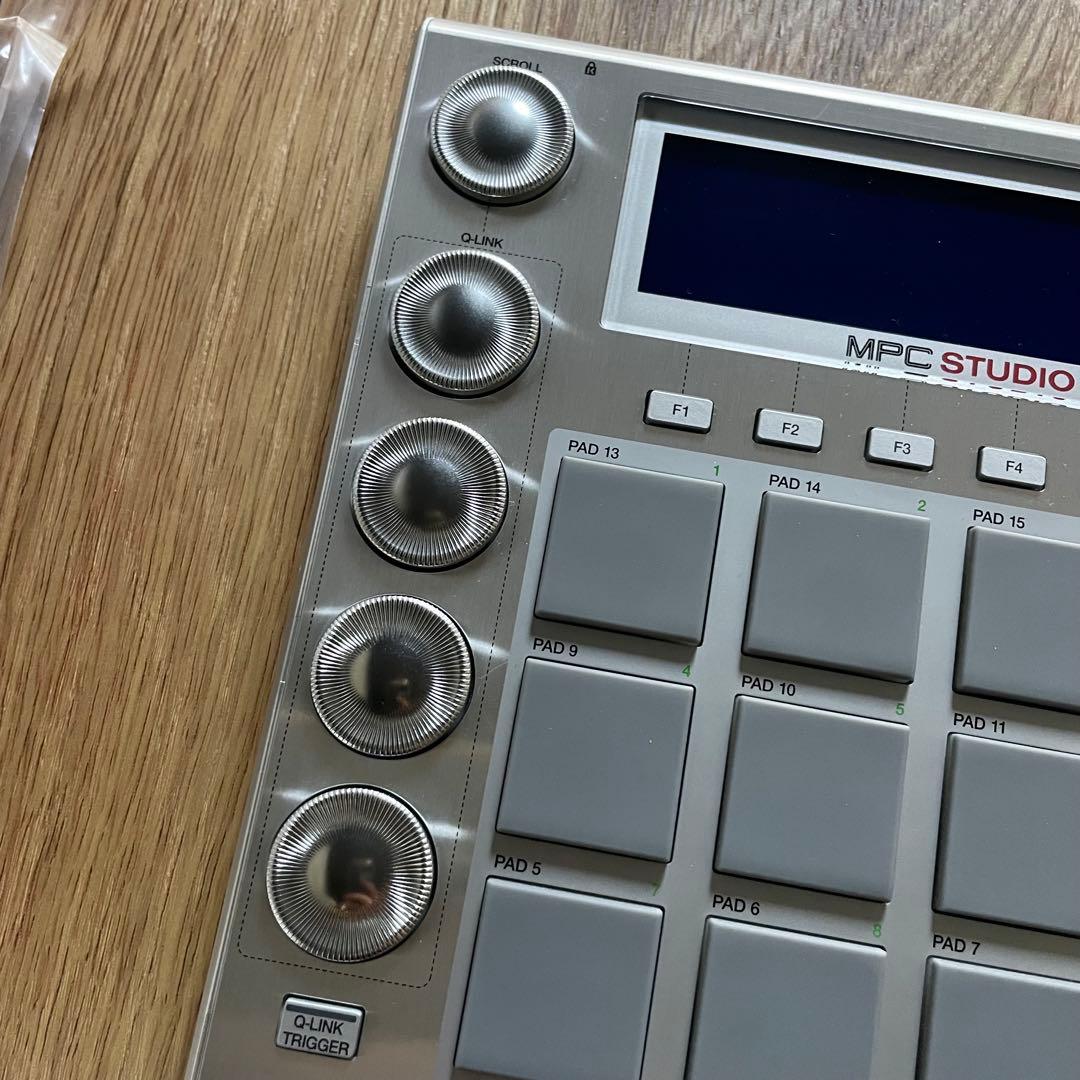 DJ機材 AKAI professional MPC STUDIO